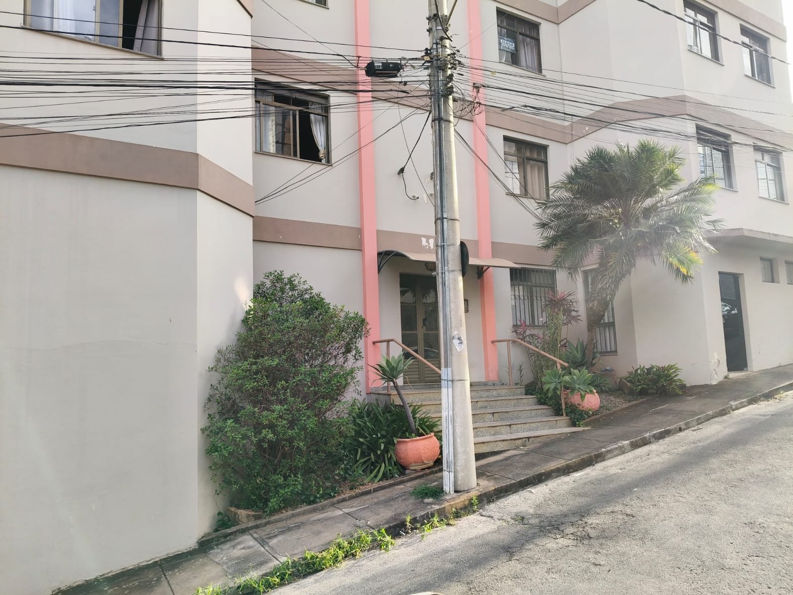 🏡 Apartamento mobiliado disponível para locação – Centro!