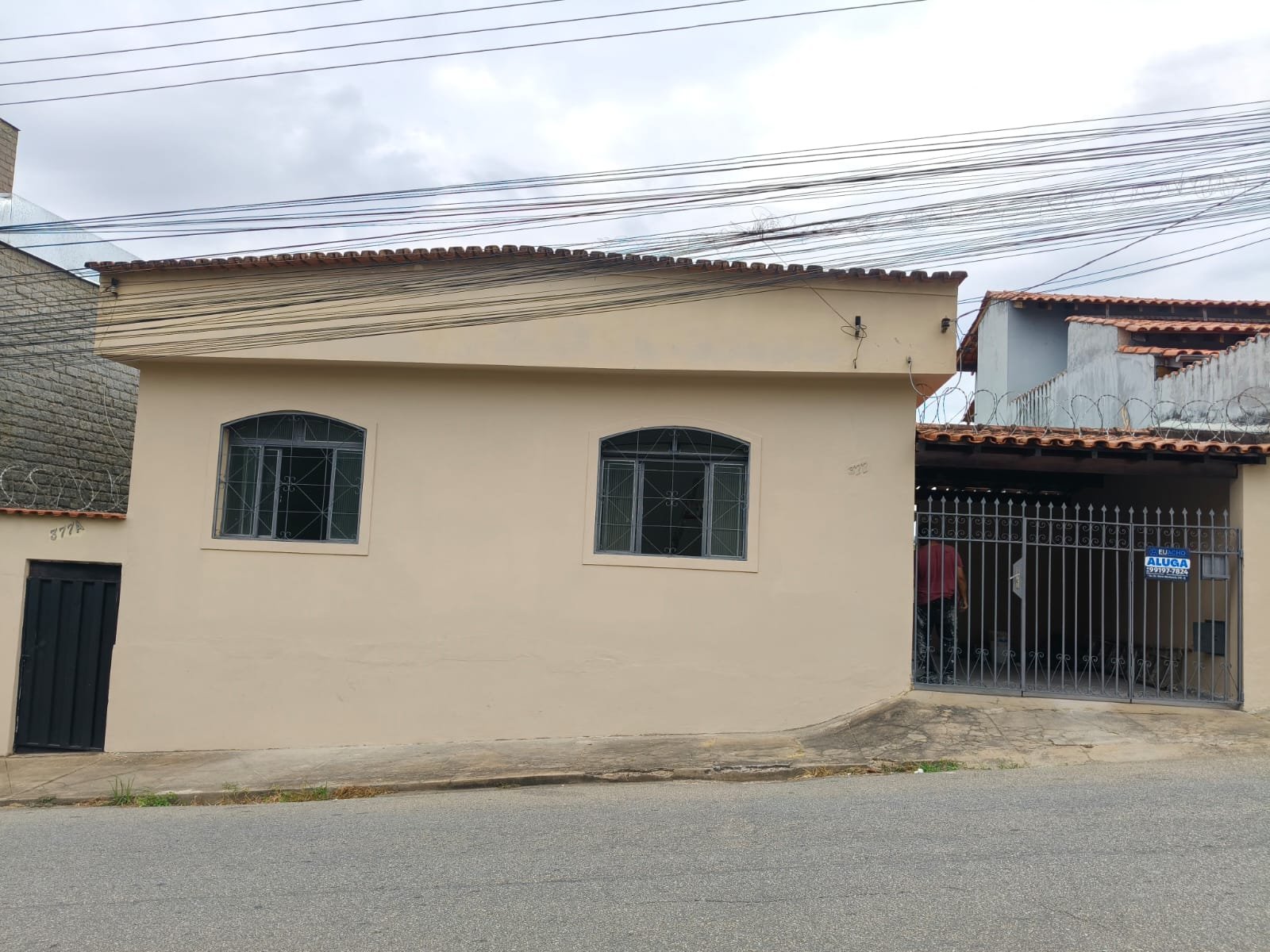 🏡 Casa disponível para locação – Centro!